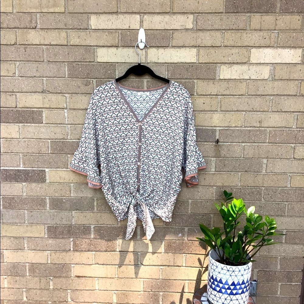 Woman’s Max Studio Top